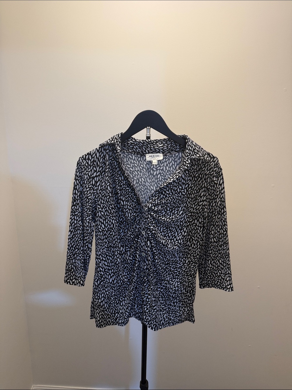 Kim & Cami Black and White Twist-Front V-Neck Blouse